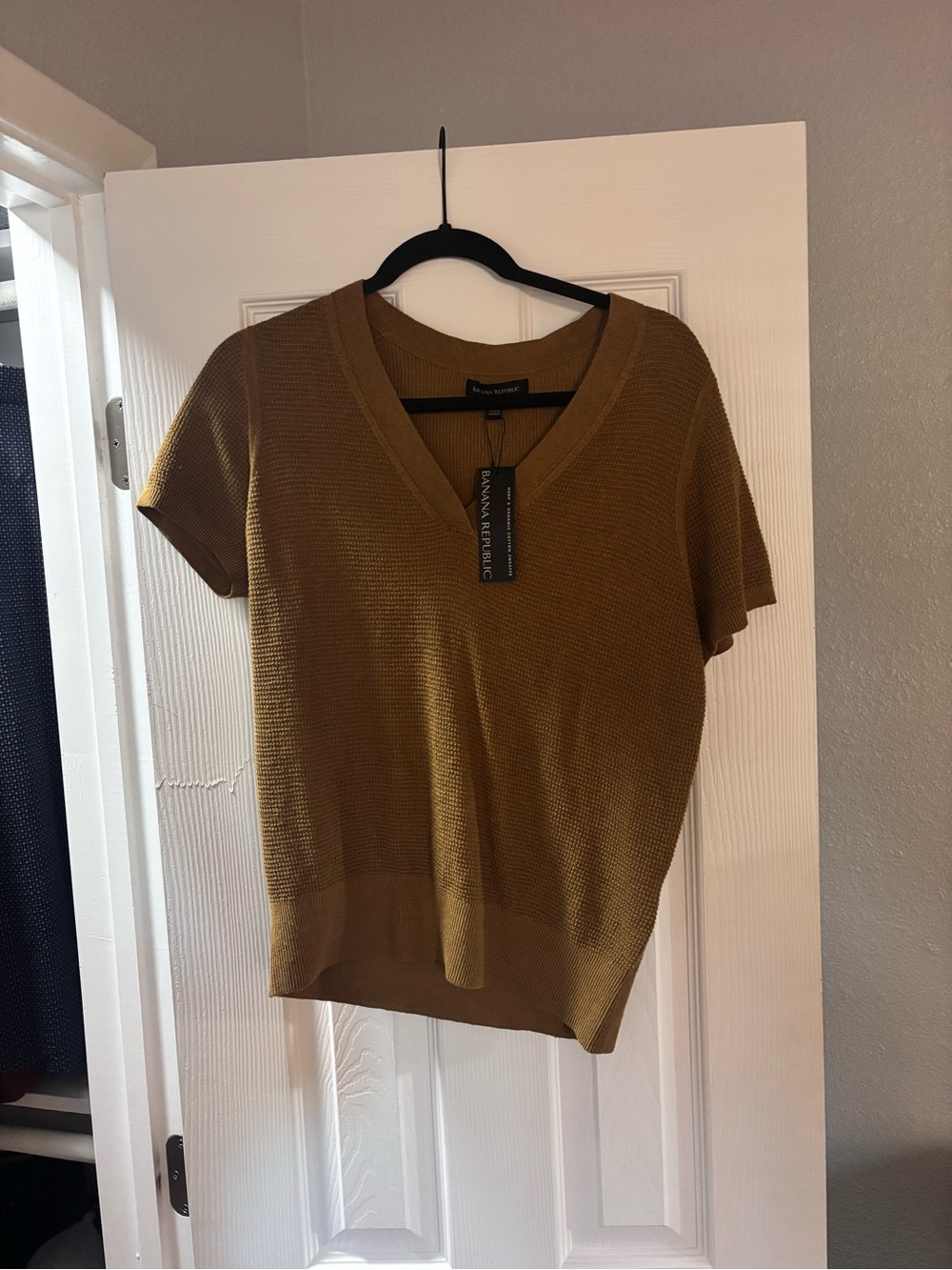Banana Republic Mustard Short Sleeve V-Neck Sweater Top